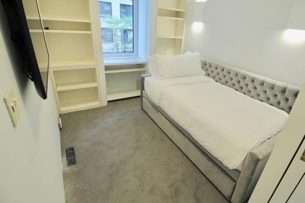 Private Townhome near UN