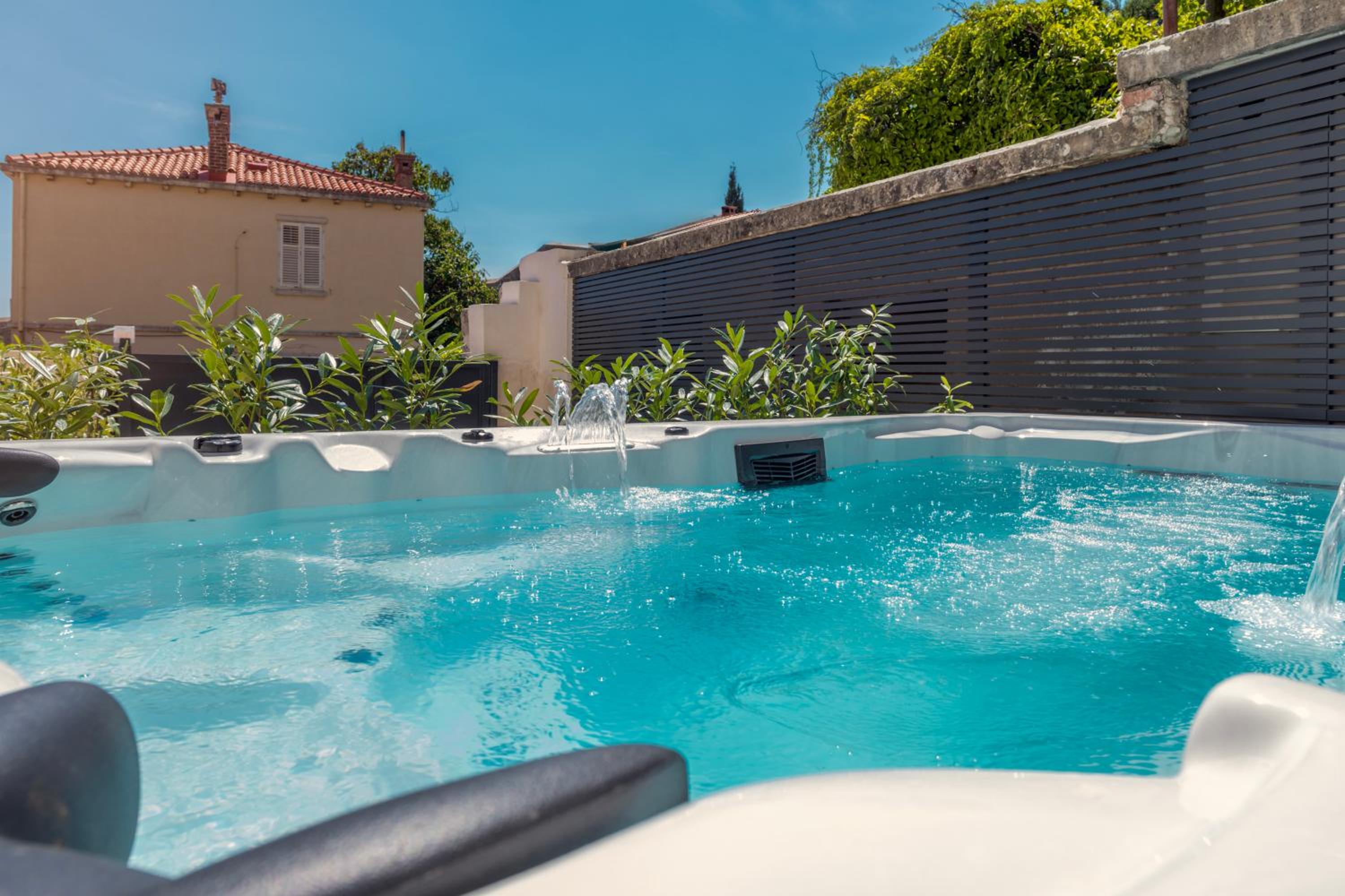 Villa Miri, Heritage Superior Villa with Swimming Pool