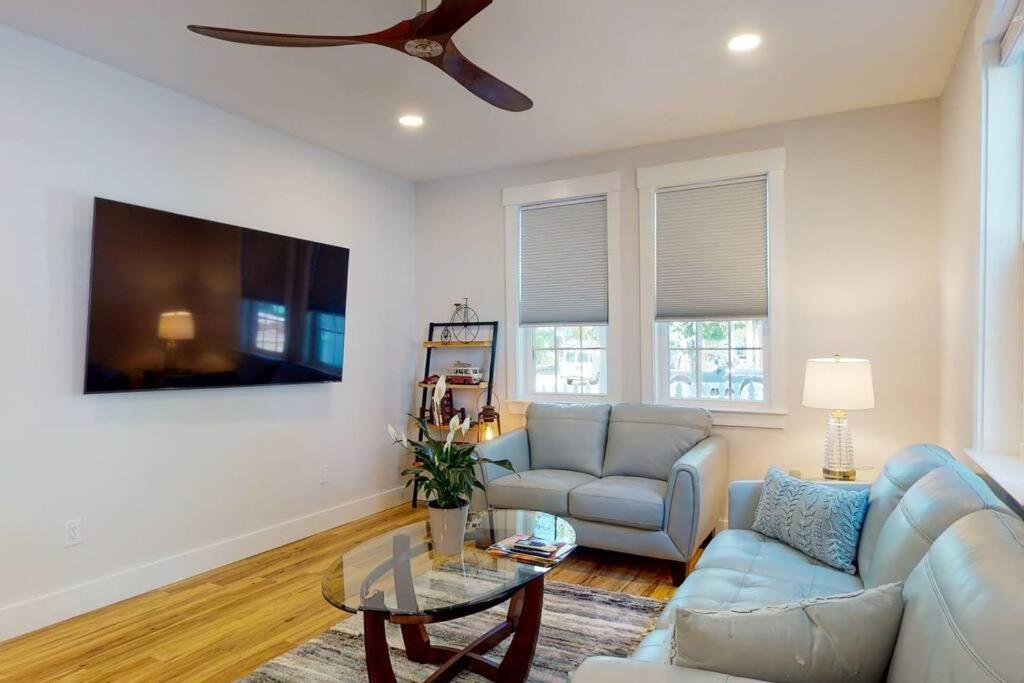 Historic 2 Unit 4BR with Balcony - Private Patio near Downtown view 4