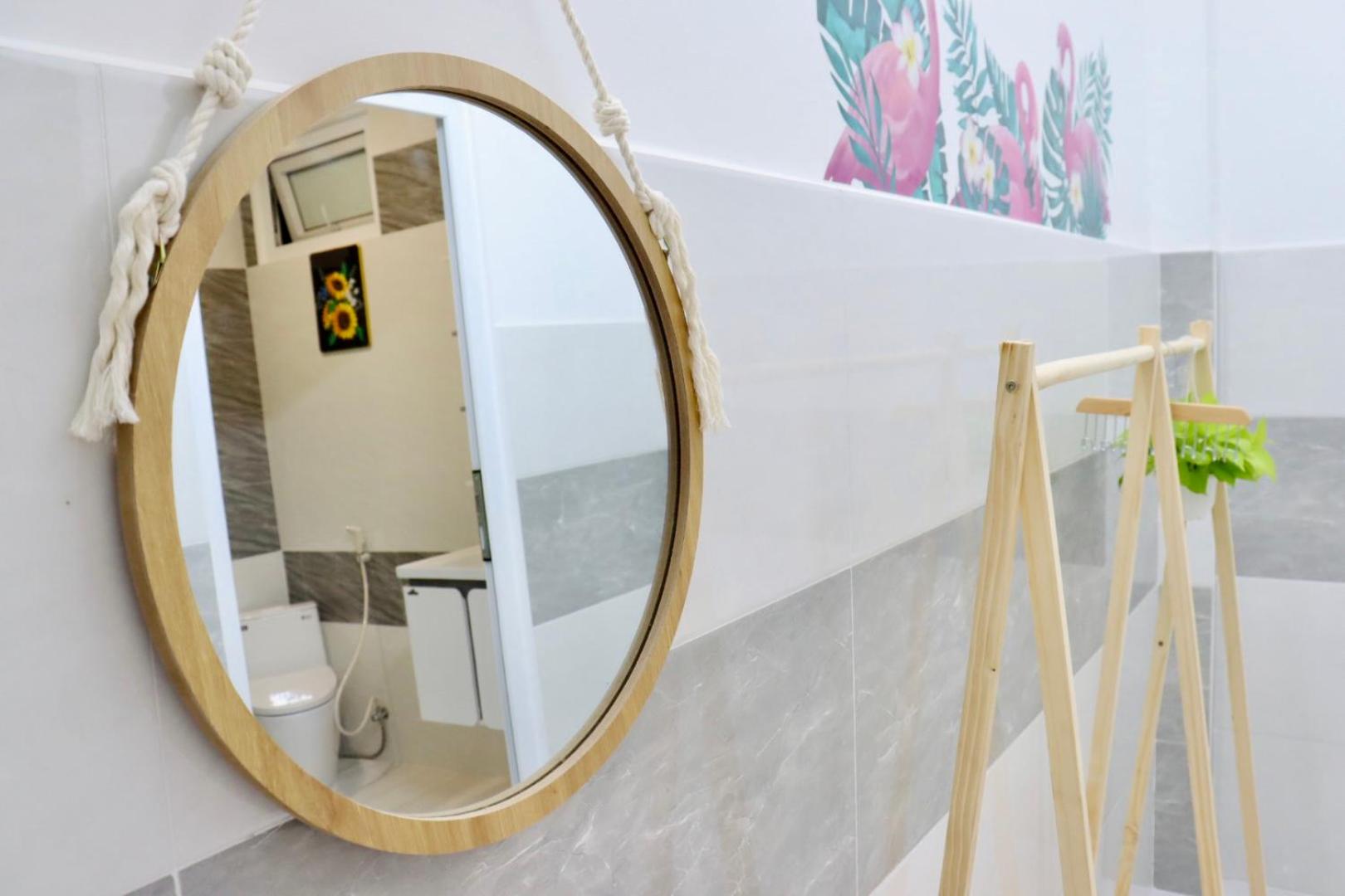 ALOHA SAIGON PREMIUM HOSTEL by Local Travel Experts - Newly opened, Less-touristy location, Spacious rooms, Glass shower bathroom, Free breakfast & Walking