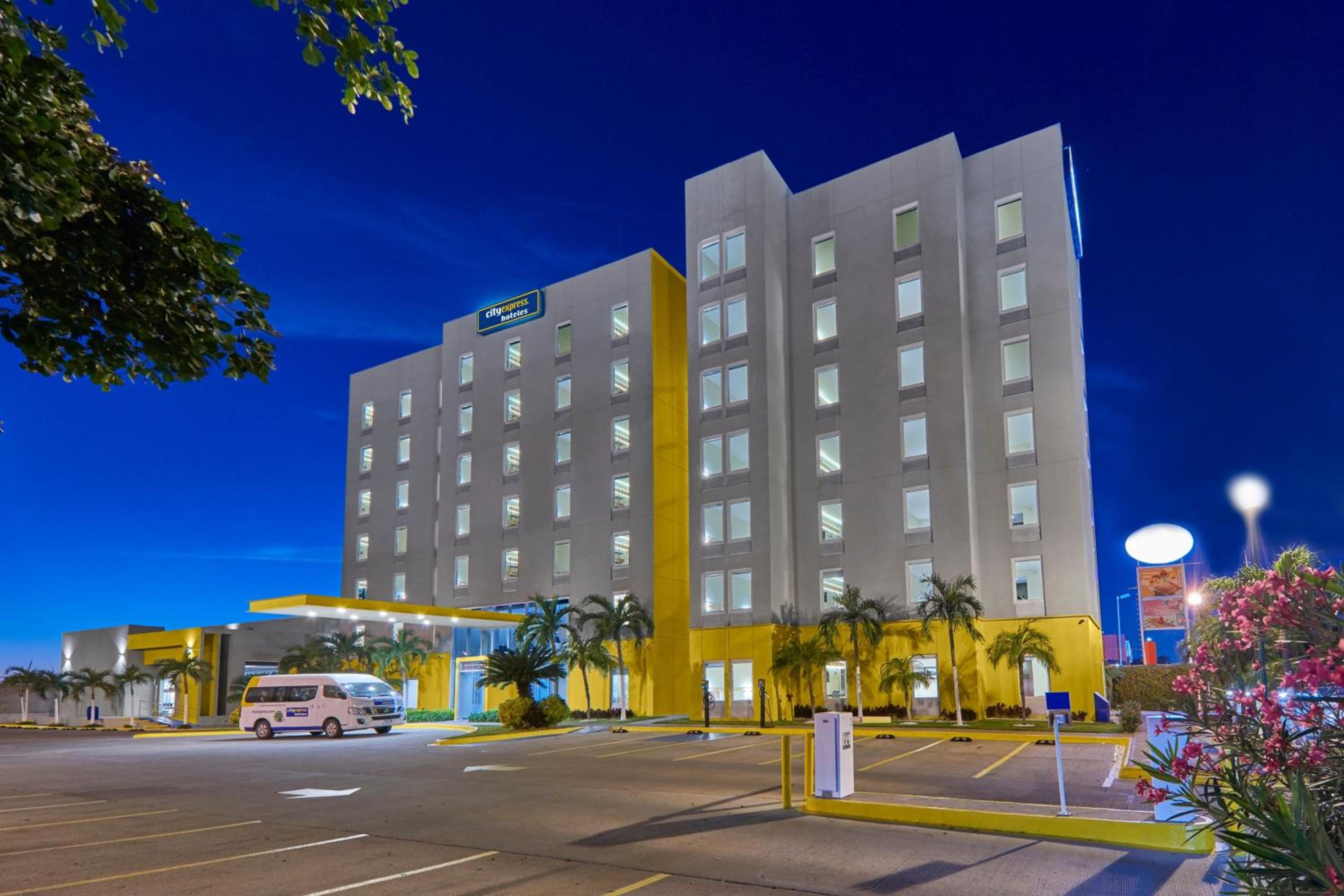 Los Mochis Vacations - City Express by Marriott Los Mochis - Property Image 3