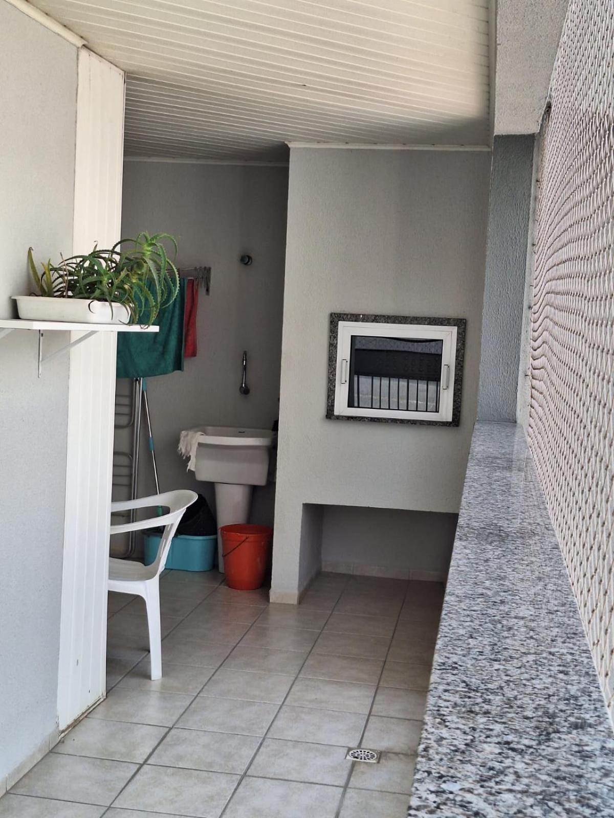Ótimo apartamento de 2 quartos 2 bwcs em itapema meia praia - Aluguel de Temporada
