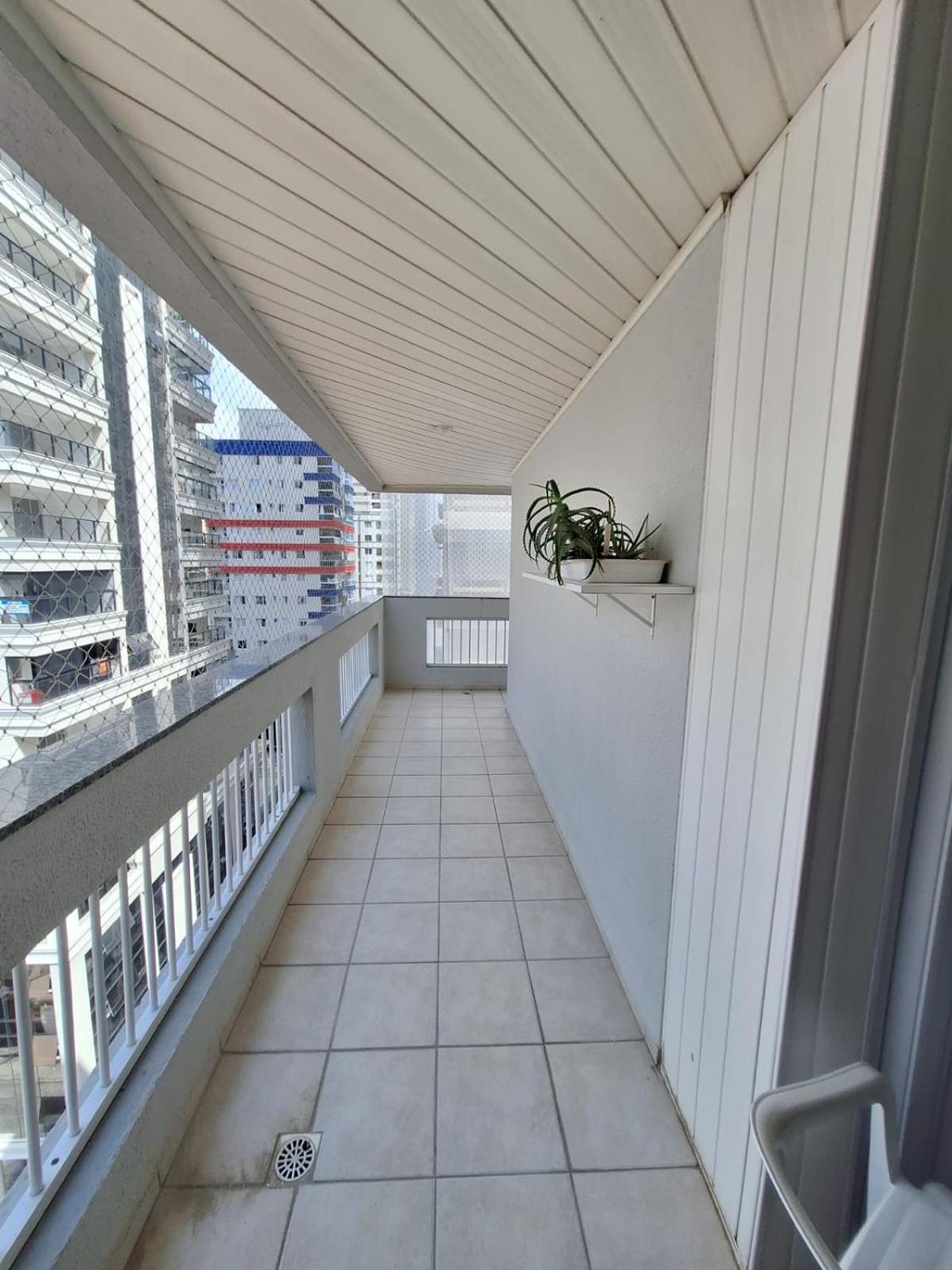 Ótimo apartamento de 2 quartos 2 bwcs em itapema meia praia - Aluguel de Temporada