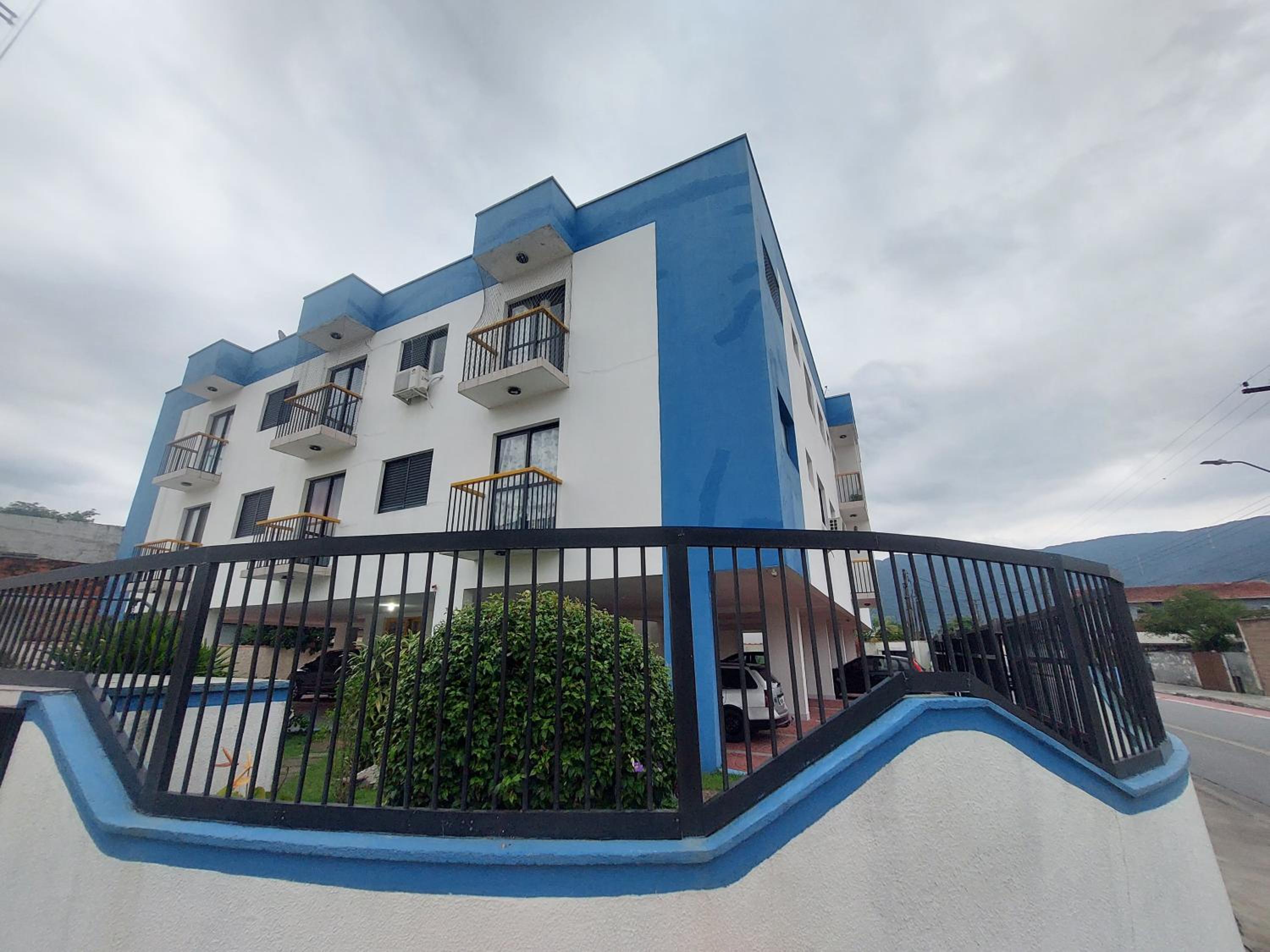 Apto Centro Bertioga (800 metros da praia)