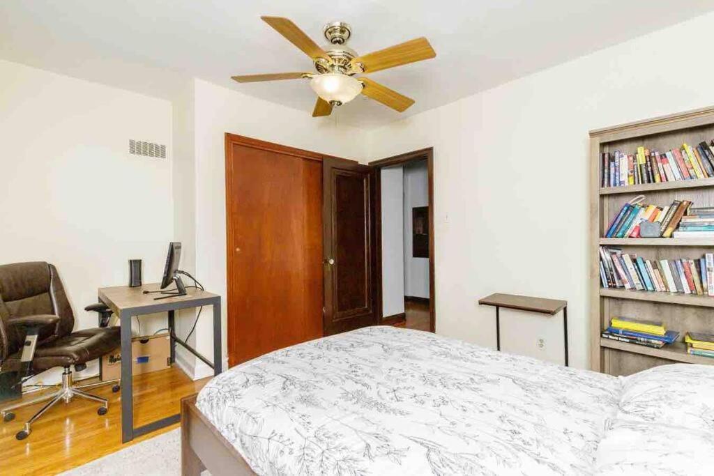 Delightful gingerbread in charming Lindenwood Park - Property Image 19