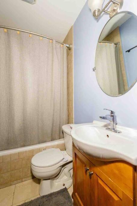 Delightful gingerbread in charming Lindenwood Park - Property Image 7
