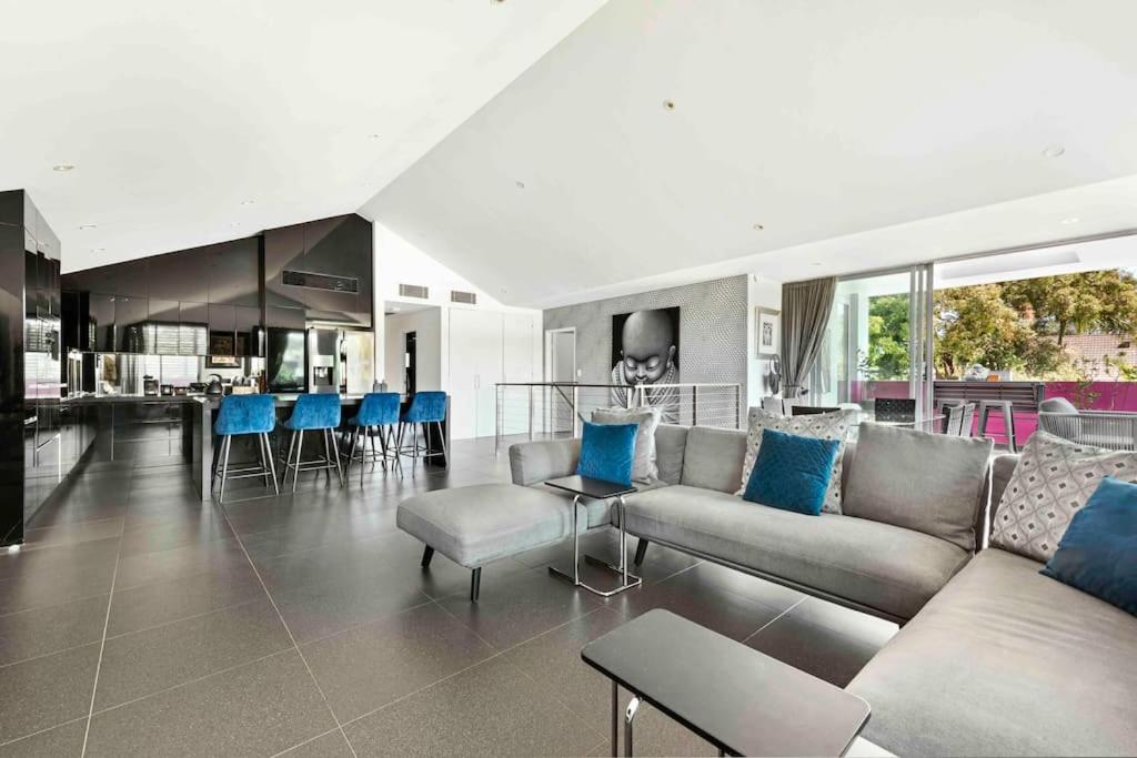 Modern spacious 3 bedroom penthouse in Enmore