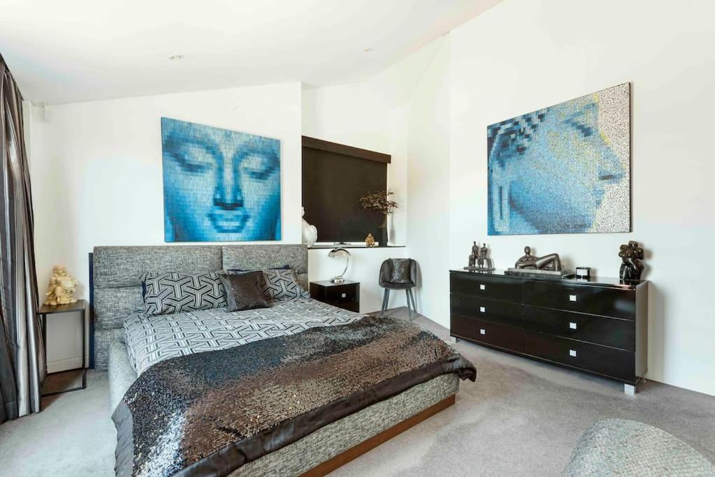 Modern spacious 3 bedroom penthouse in Enmore