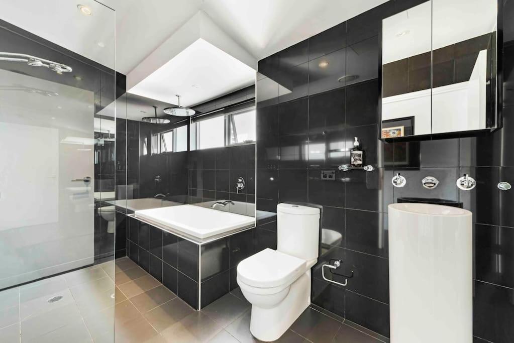 Modern spacious 3 bedroom penthouse in Enmore