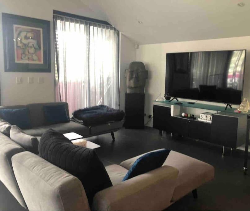 Modern spacious 3 bedroom penthouse in Enmore