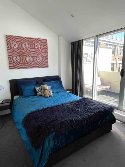 Modern spacious 3 bedroom penthouse in Enmore