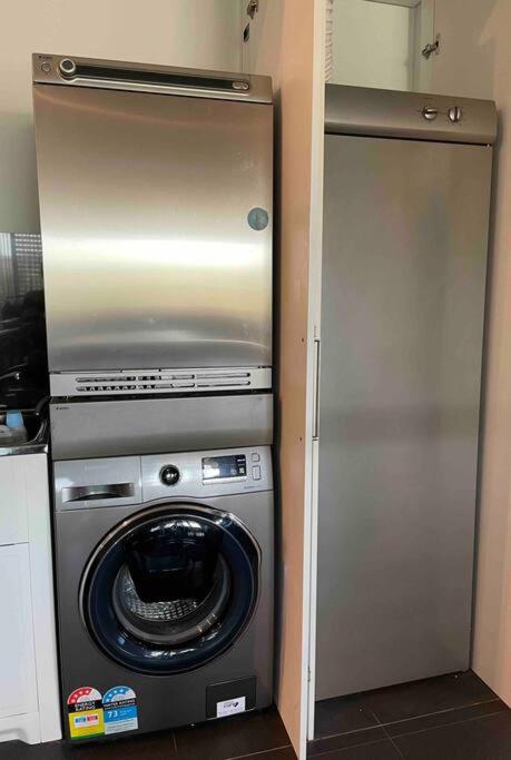 Modern spacious 3 bedroom penthouse in Enmore