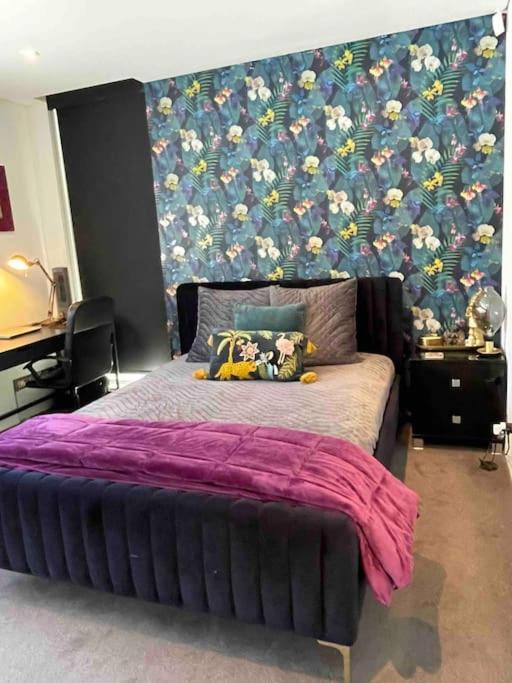 Modern spacious 3 bedroom penthouse in Enmore