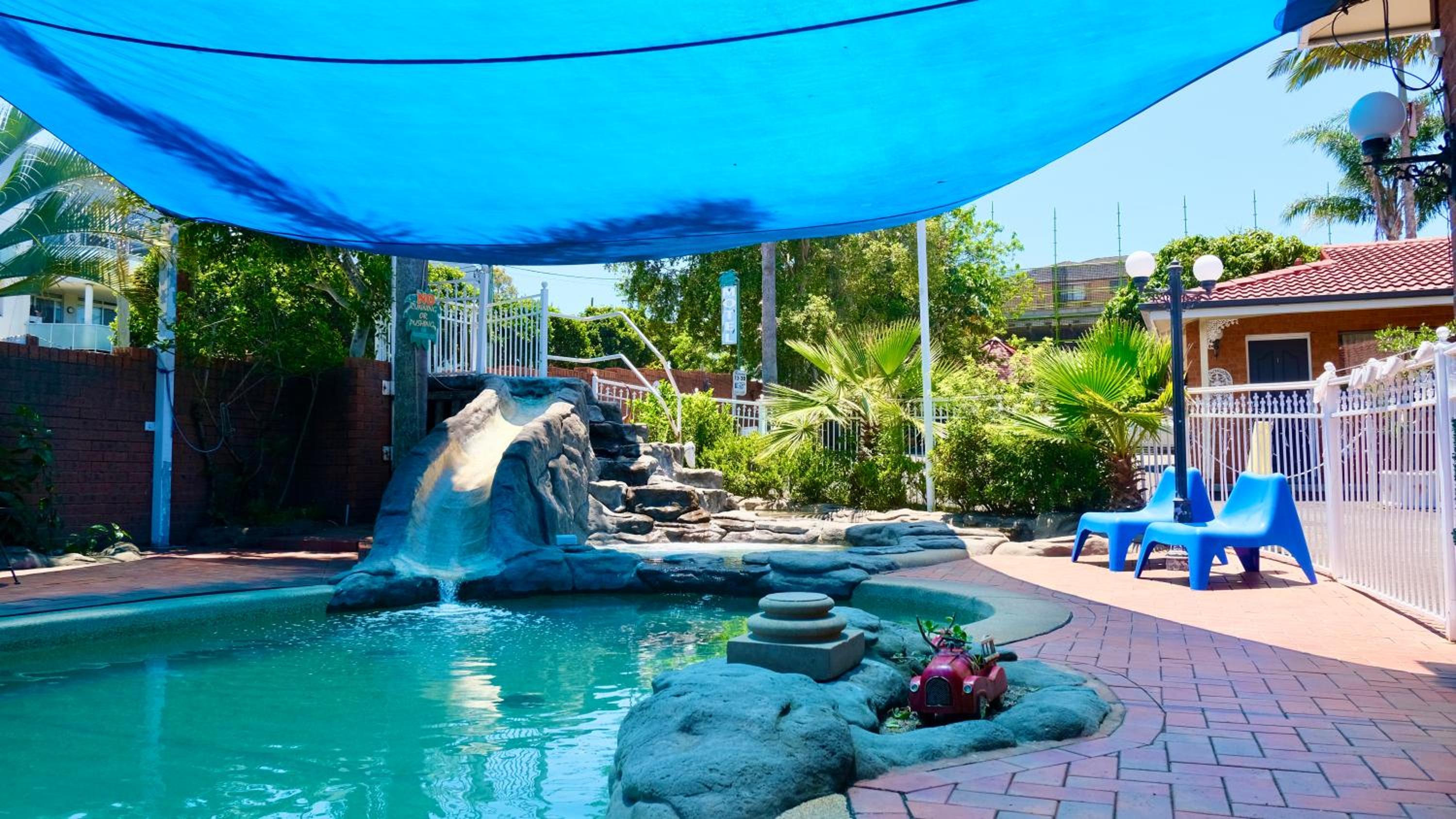 Sapphire Palms Motel