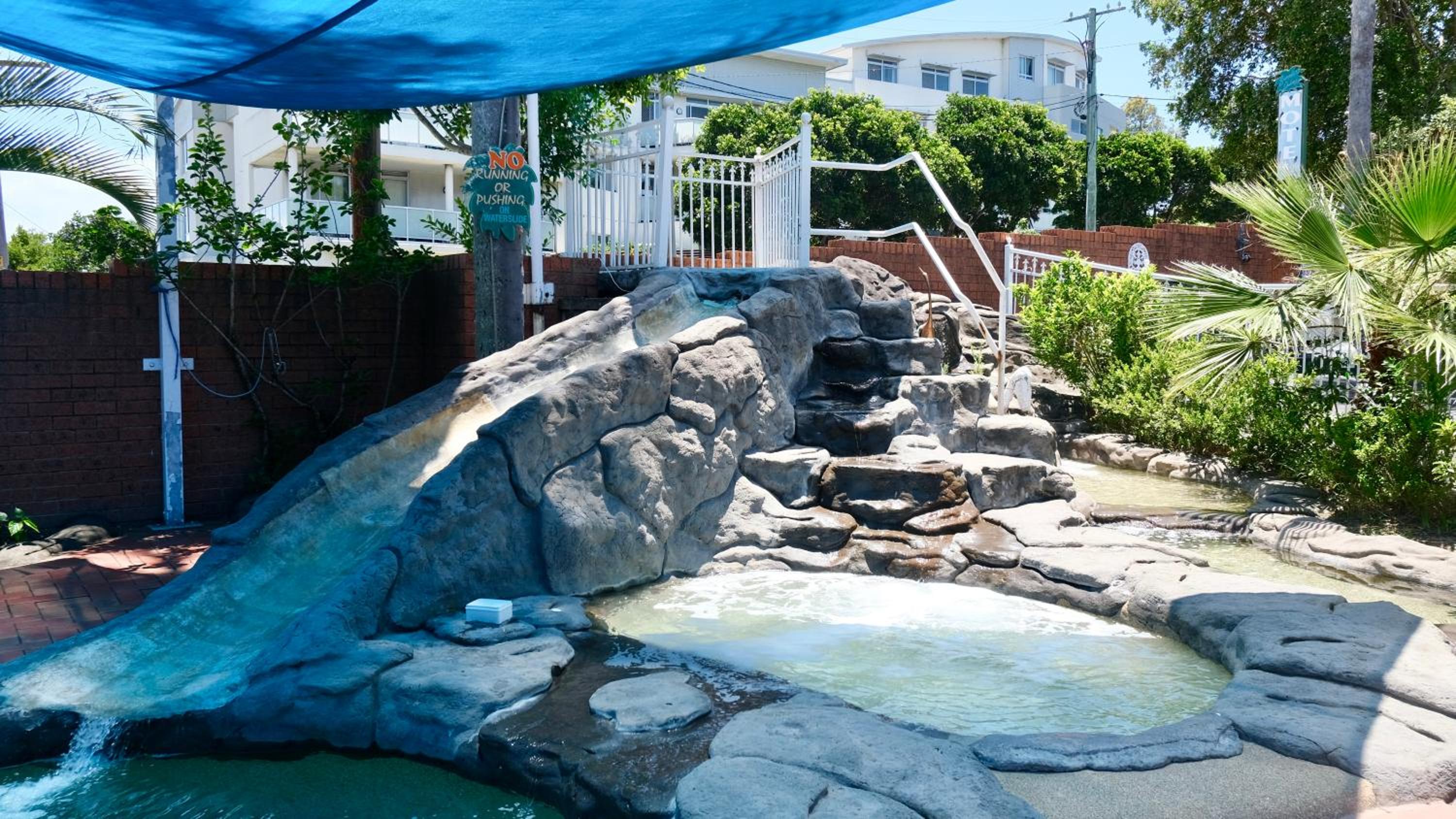 Sapphire Palms Motel