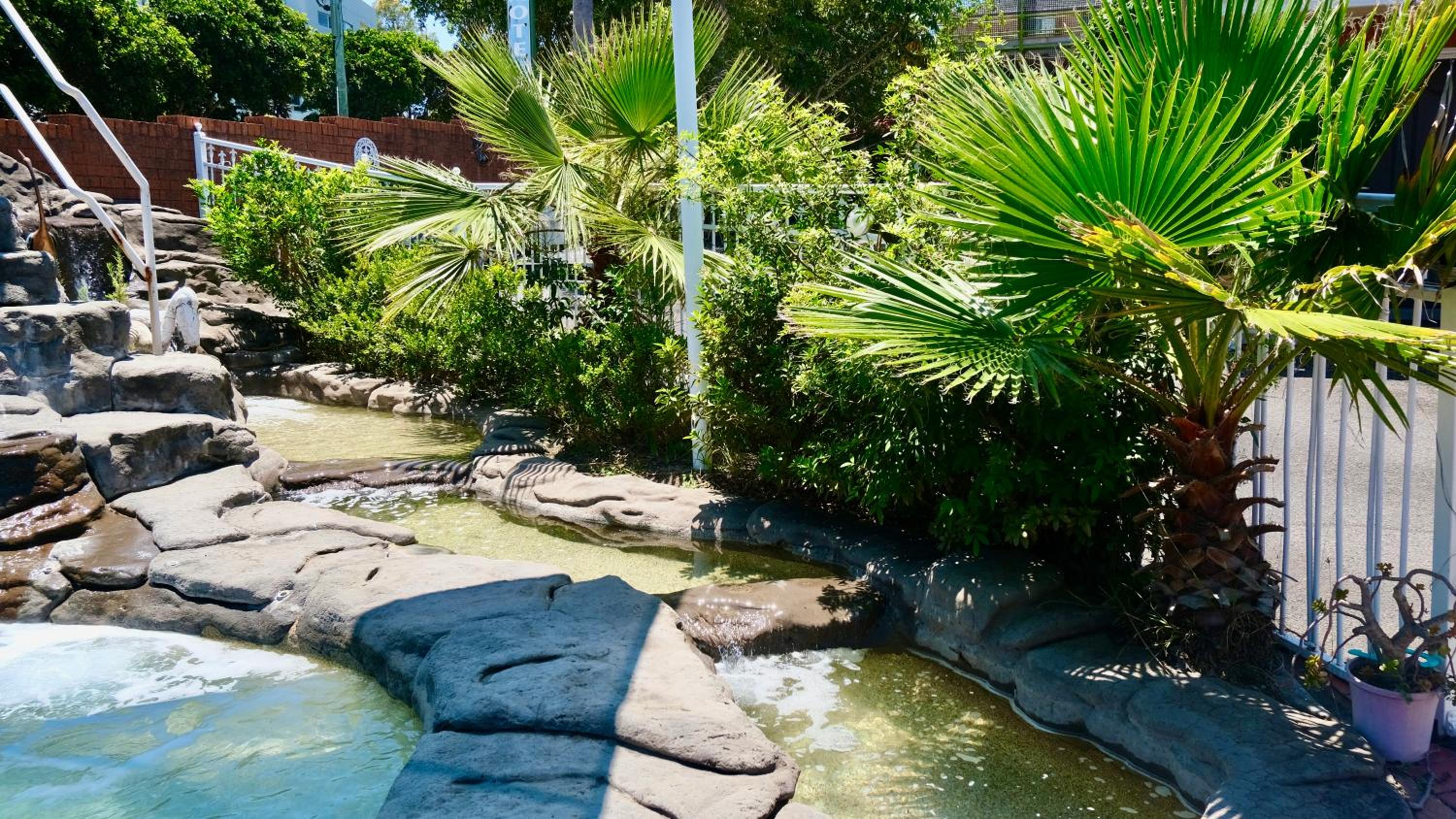 Sapphire Palms Motel