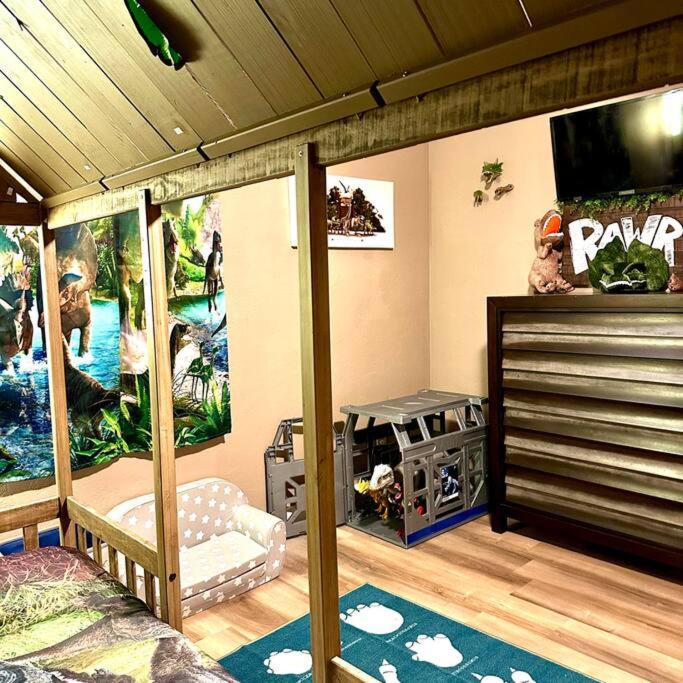 Polynesian Tiki w/Jurassic Room view 3