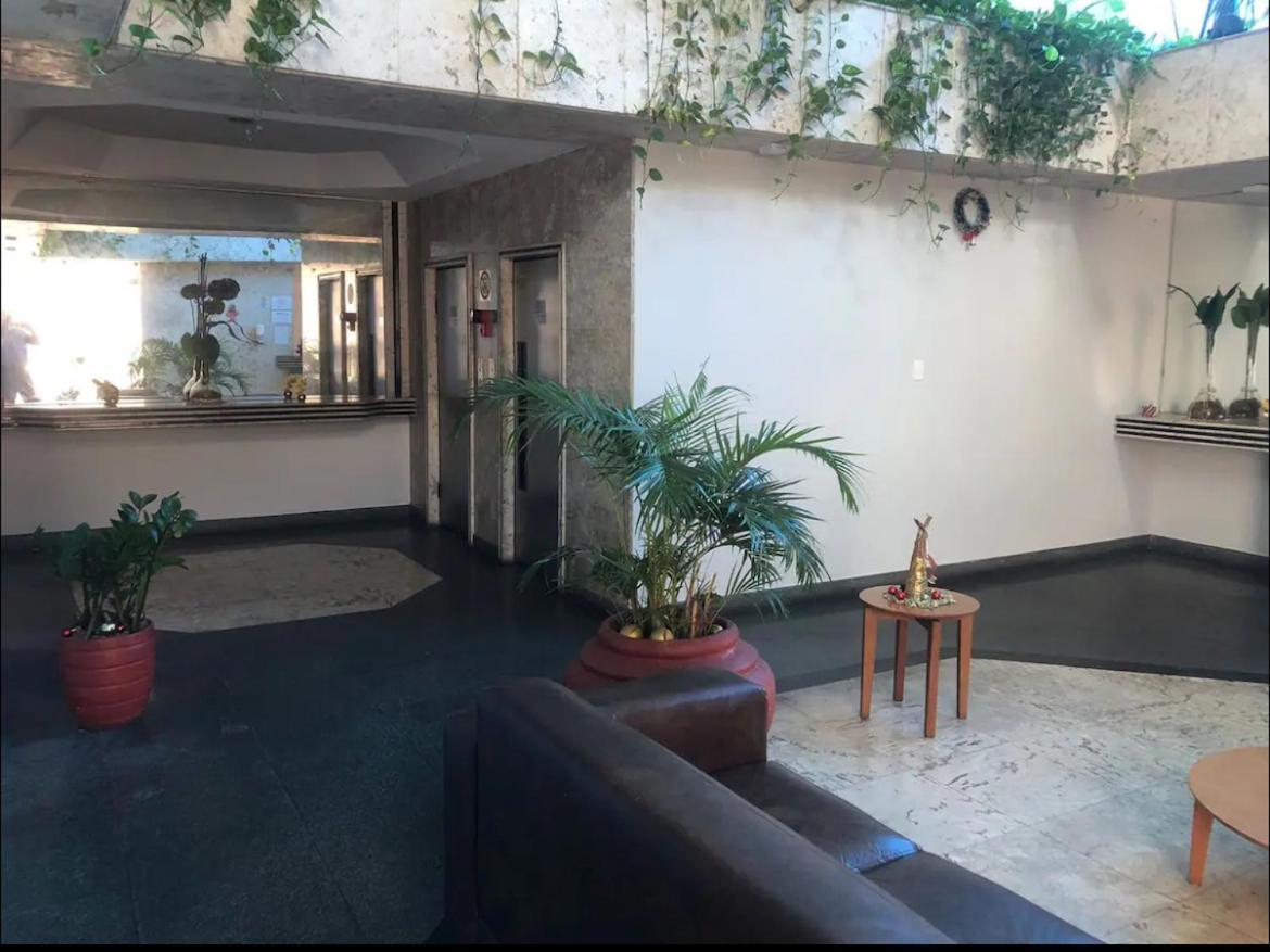 1 - Flat próx. ao Salvador Shopping c/ garagem