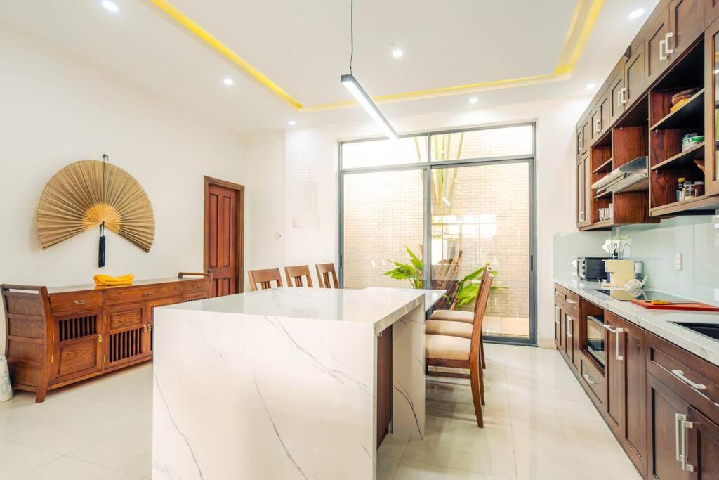 Sunset Pool Villa 4BR, New, Full AC, walk to beach view 2