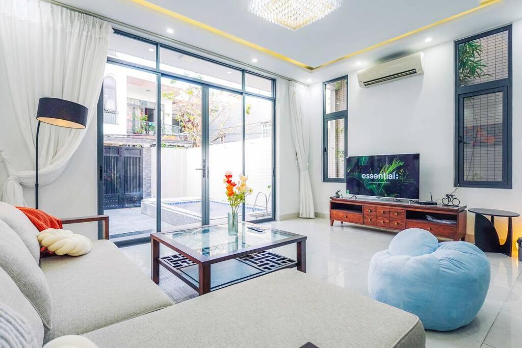 Sunset Pool Villa 4BR, New, Full AC, walk to beach view 4