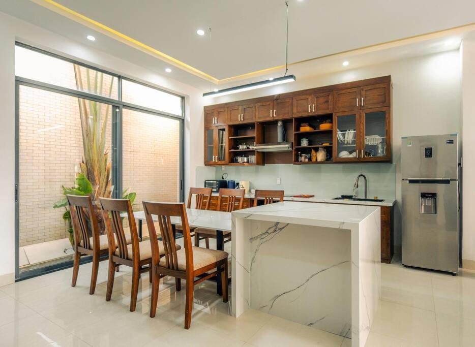 Sunset Pool Villa 4BR, New, Full AC, walk to beach view 5