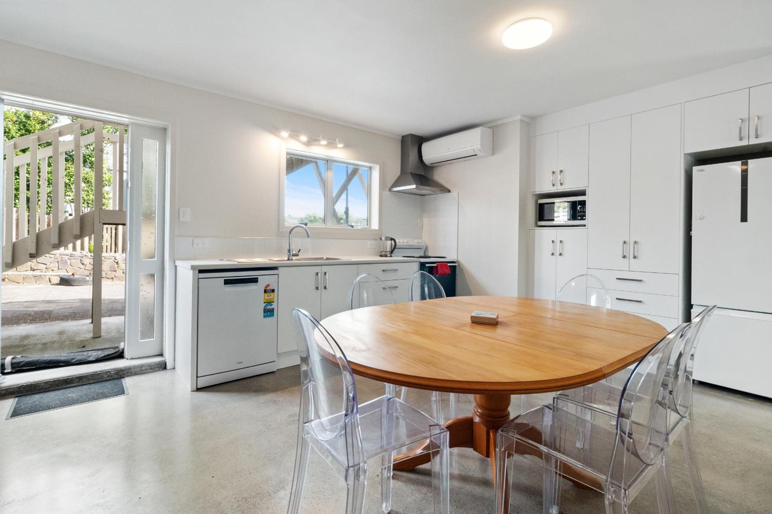 Barefoot Breeze - Waihi Beach Holiday Home