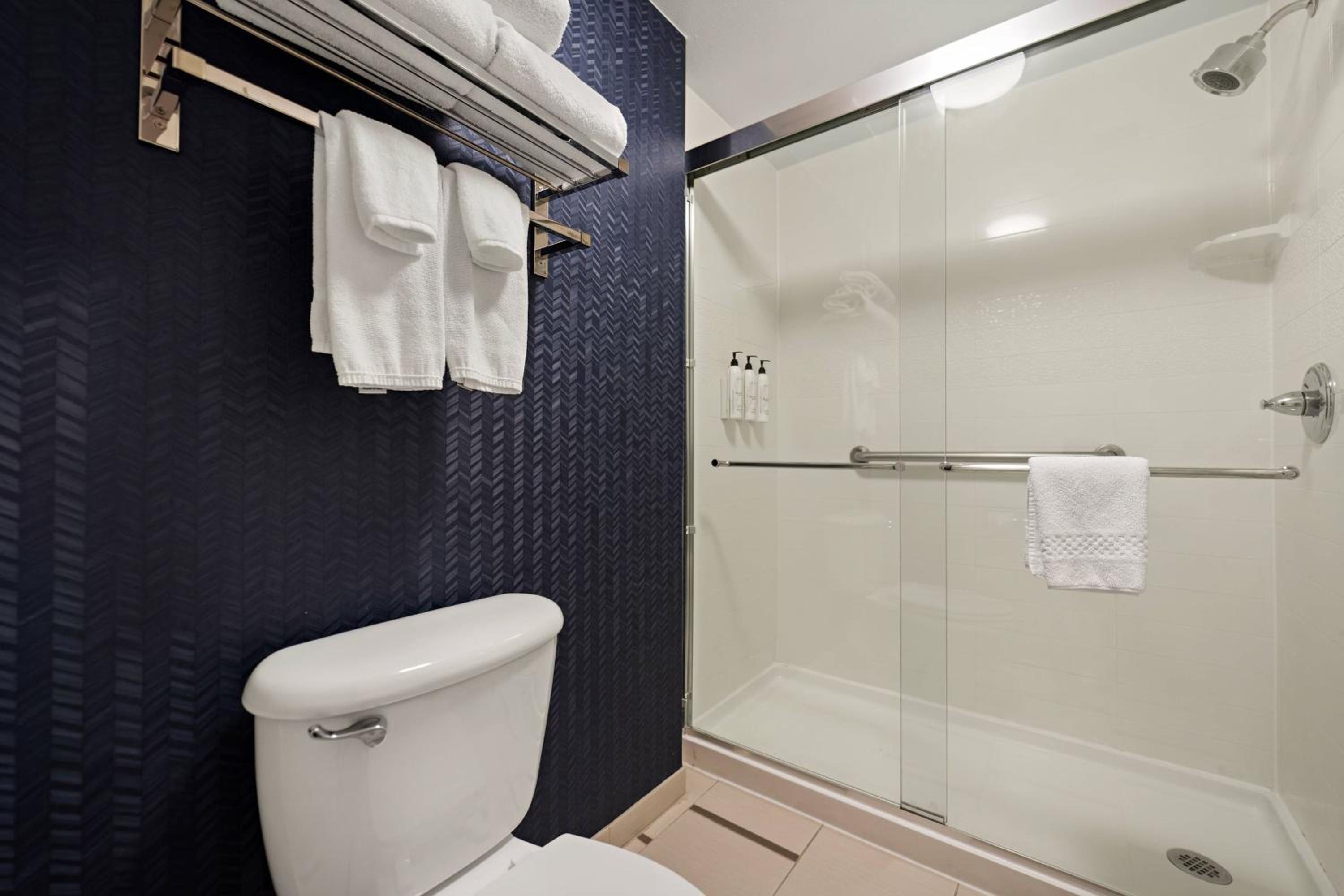 Fairfield Inn by Marriott Amesbury - Property Image 16
