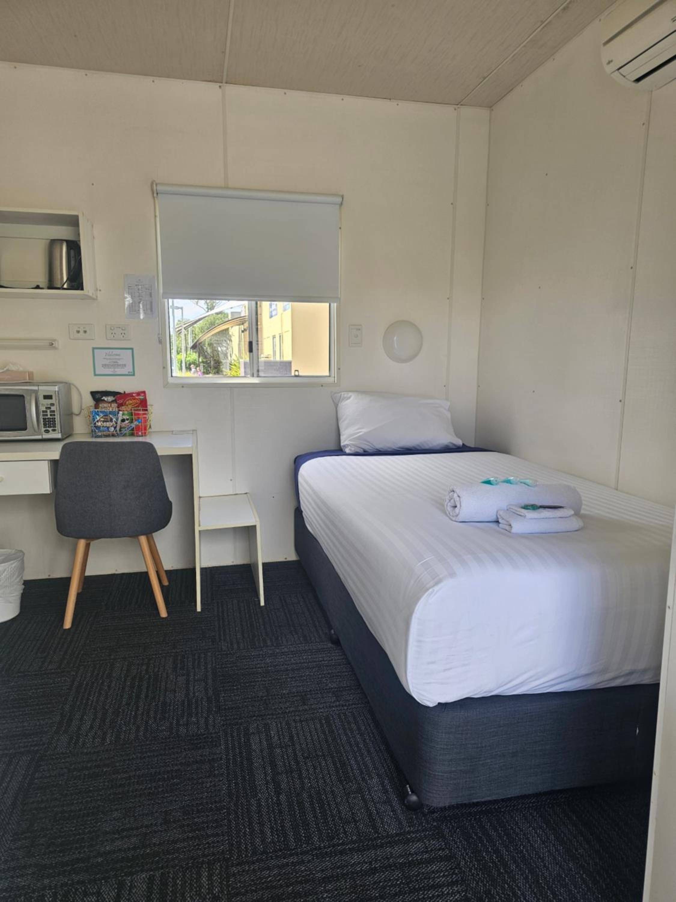 Hive Hotel, Moruya