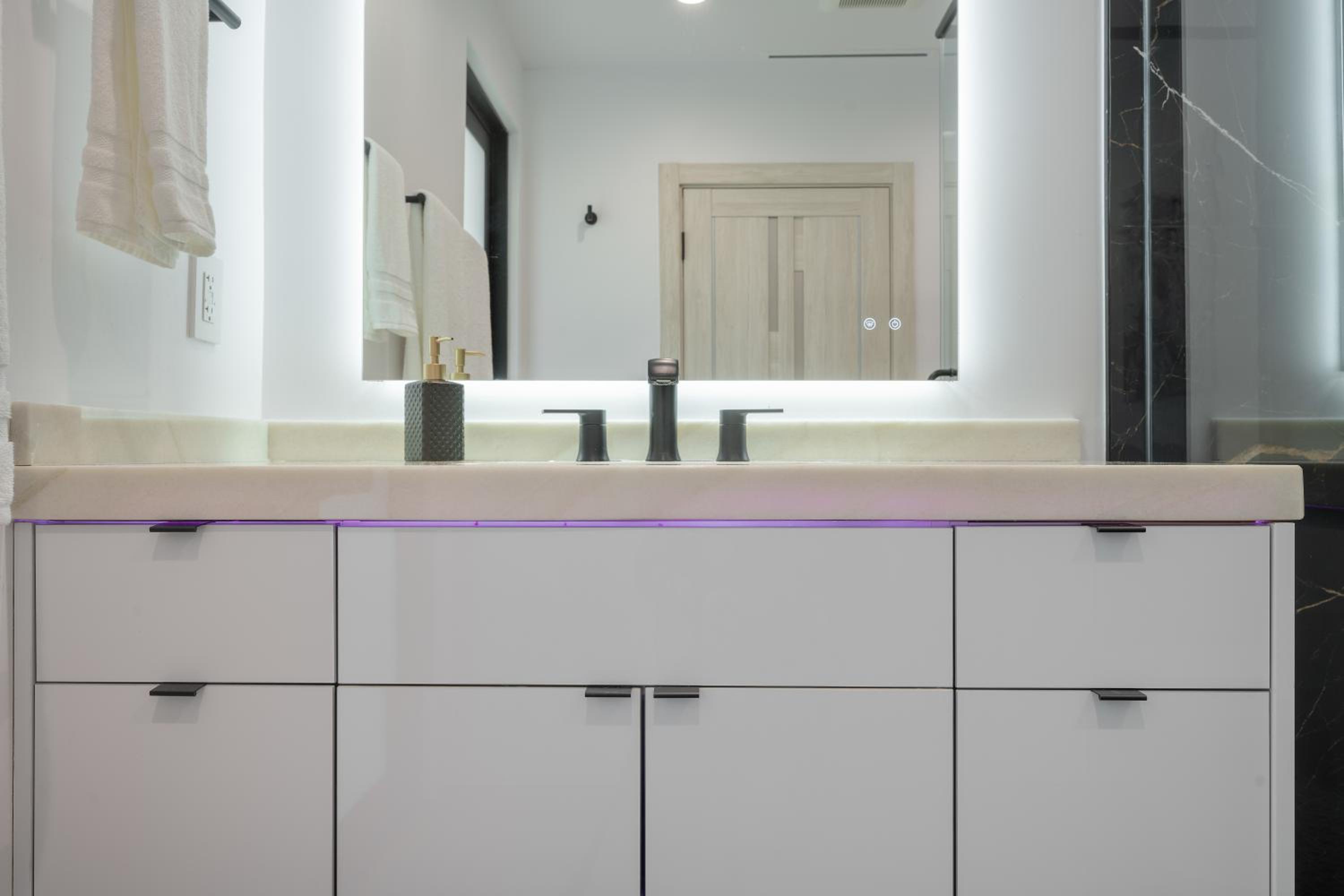 ৎ୭Alta mesa Luxৎ୭ privacy with pool jacuzzi & more