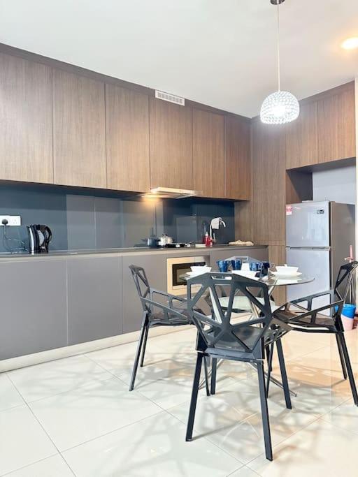 A2502 Grand Medini Studio 100mbps Netflix By STAY photo 3