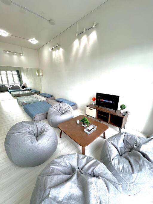 A1501 manhattan Austin 3Queen BED Netflix By STAY