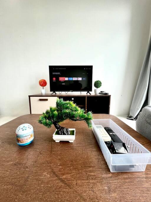 A1501 manhattan Austin 3Queen BED Netflix By STAY