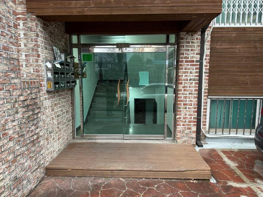 Hwarangdae Station One-room House view 4