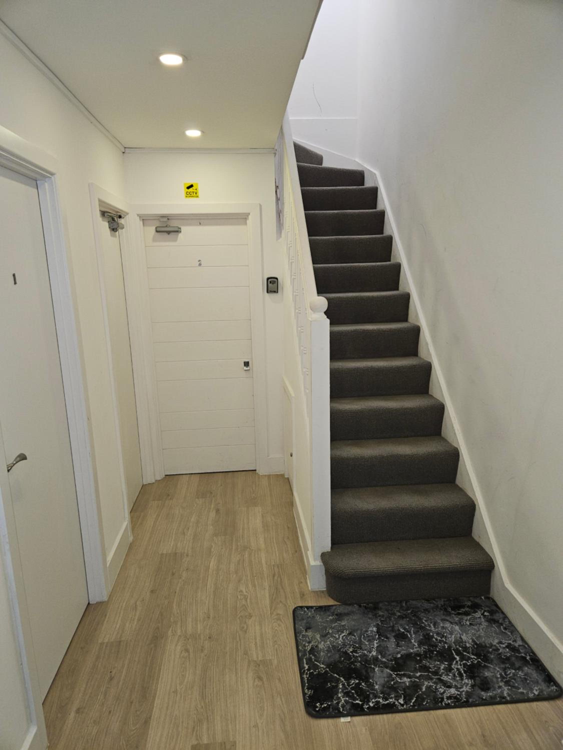 1 Bed Flat - Sleeps 2 - Parking - Garden