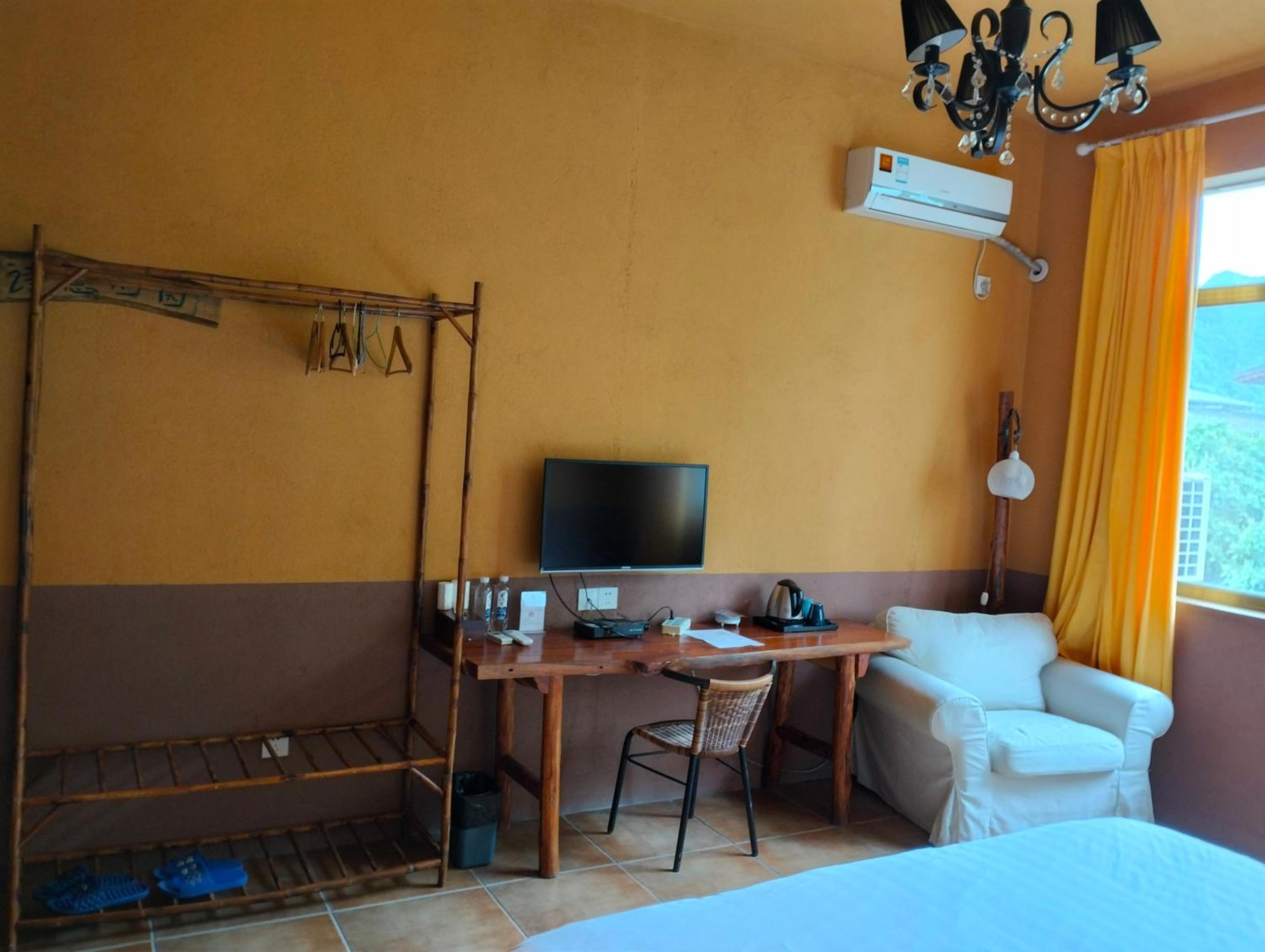 Yangshuo Eden's Social Guesthouse - Wake up to a hearty Western breakfast & fresh craft coffee & night beers & outdoor activities