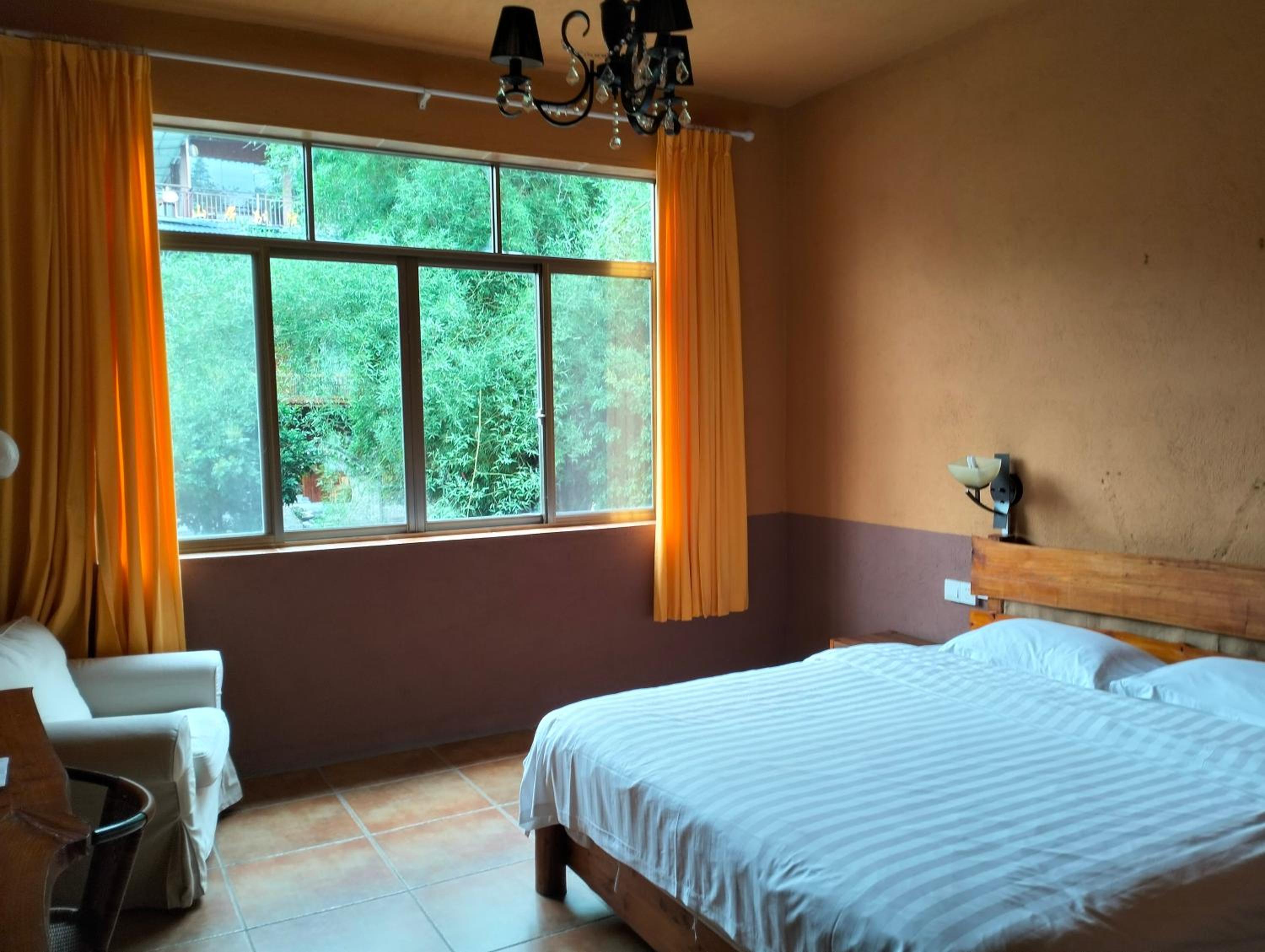 Yangshuo Eden's Social Guesthouse - Wake up to a hearty Western breakfast & fresh craft coffee & night beers & outdoor activities