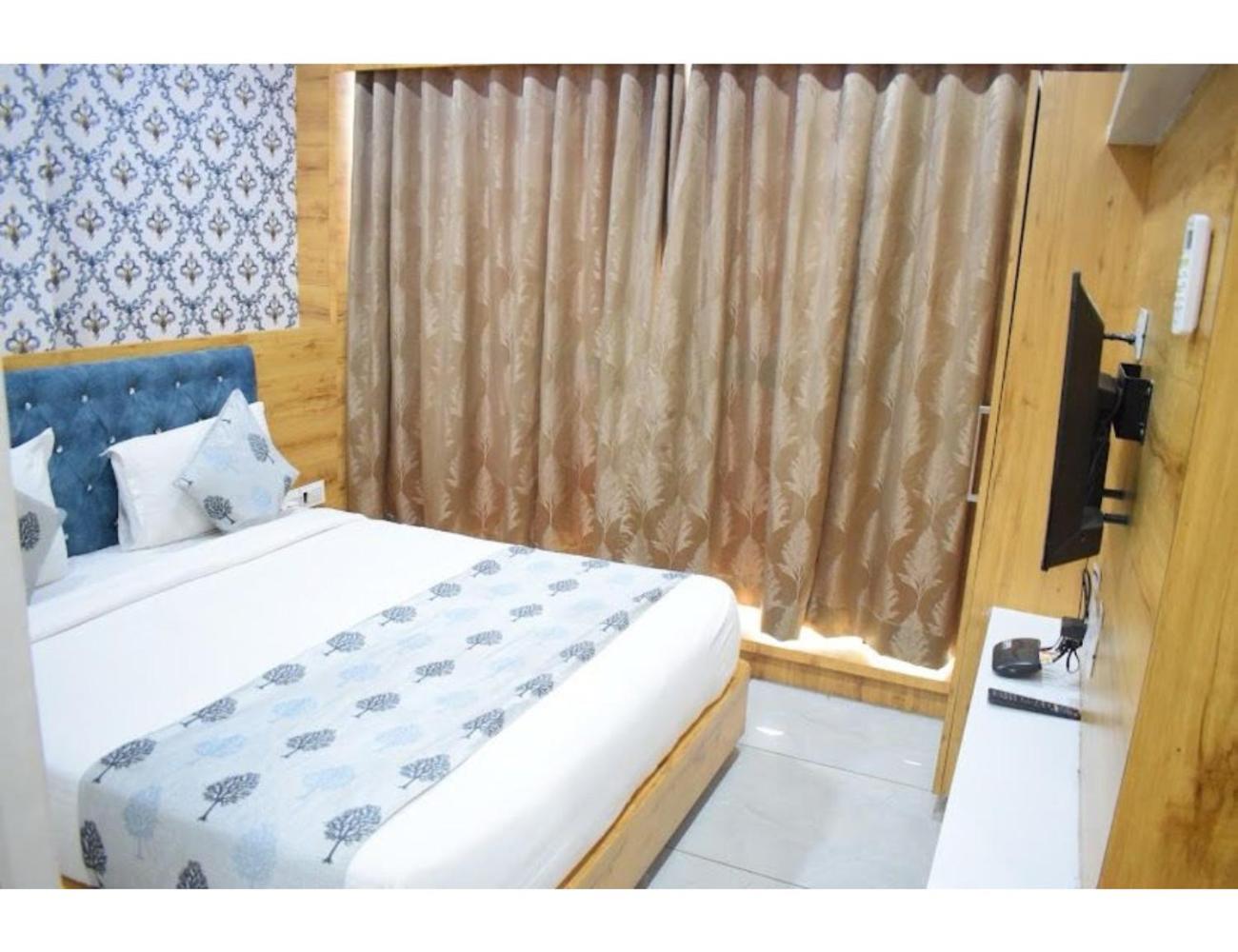Hotel Mountview, Family Hotels In Vadodara view 3