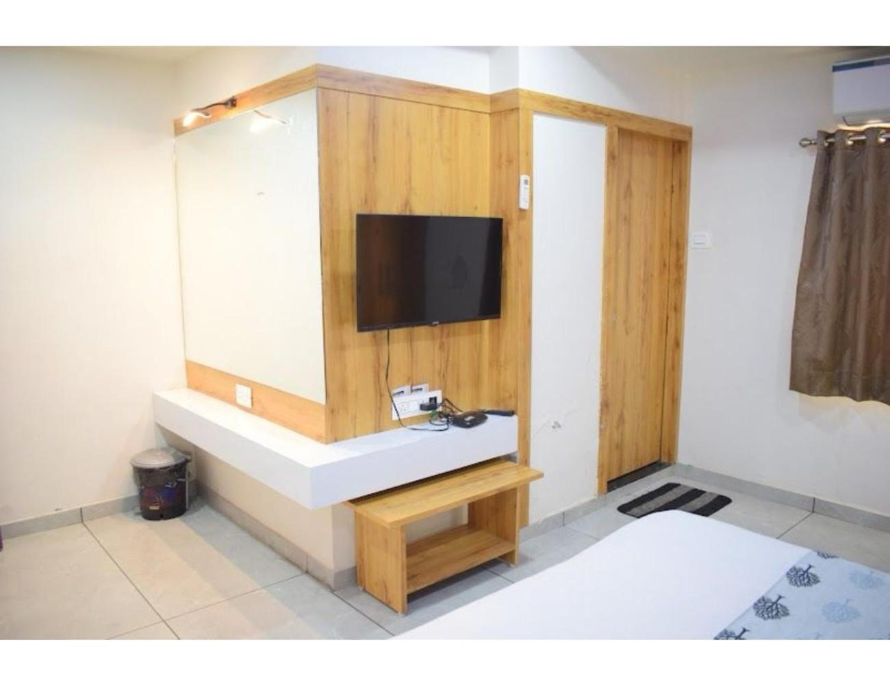 Hotel Mountview, Family Hotels In Vadodara view 4