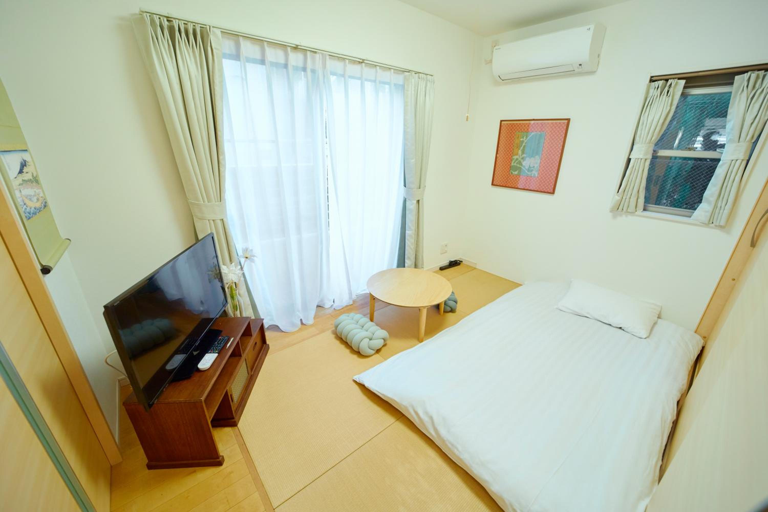 Shinjuku 'Deep Lane' Villa