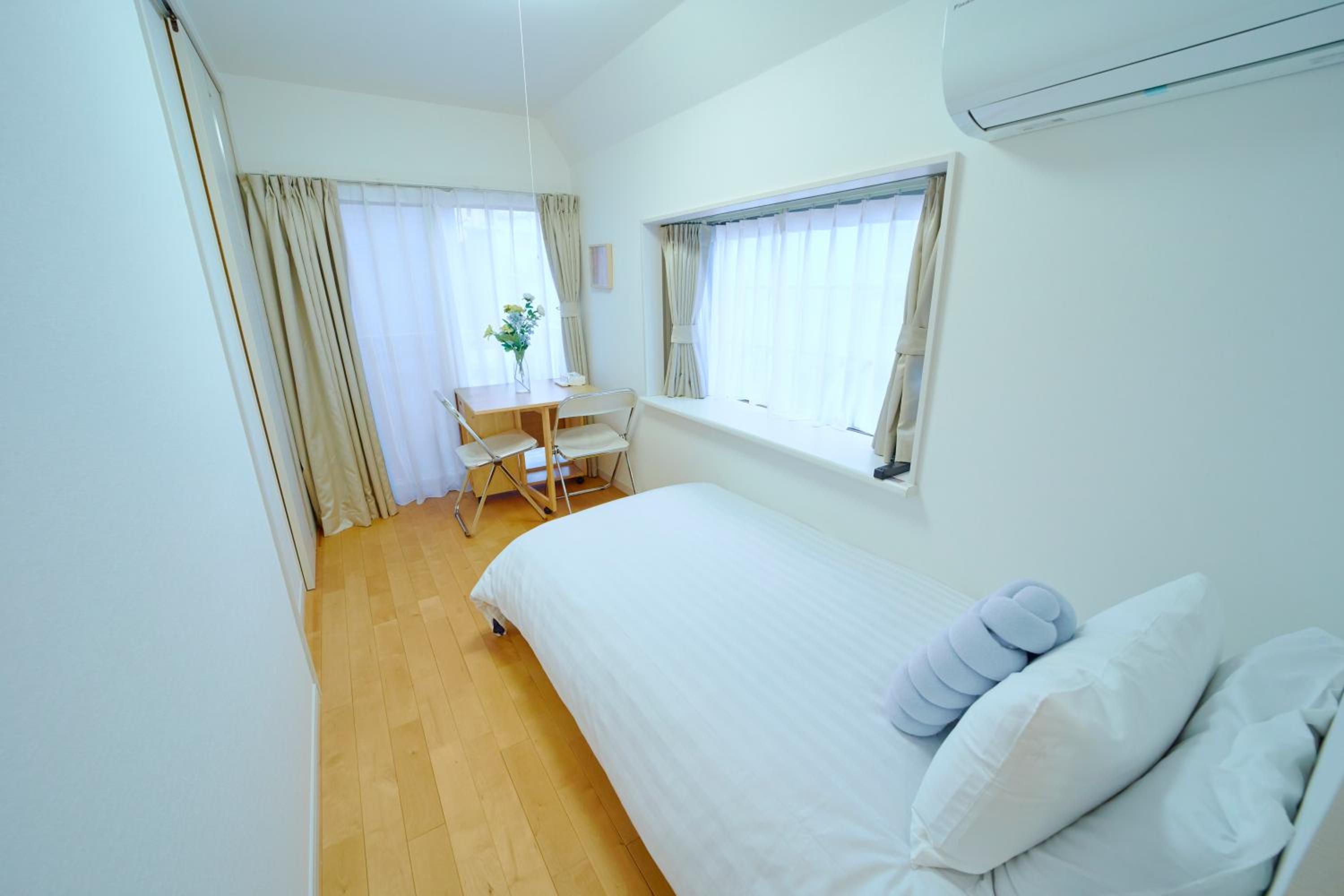 Shinjuku 'Deep Lane' Villa
