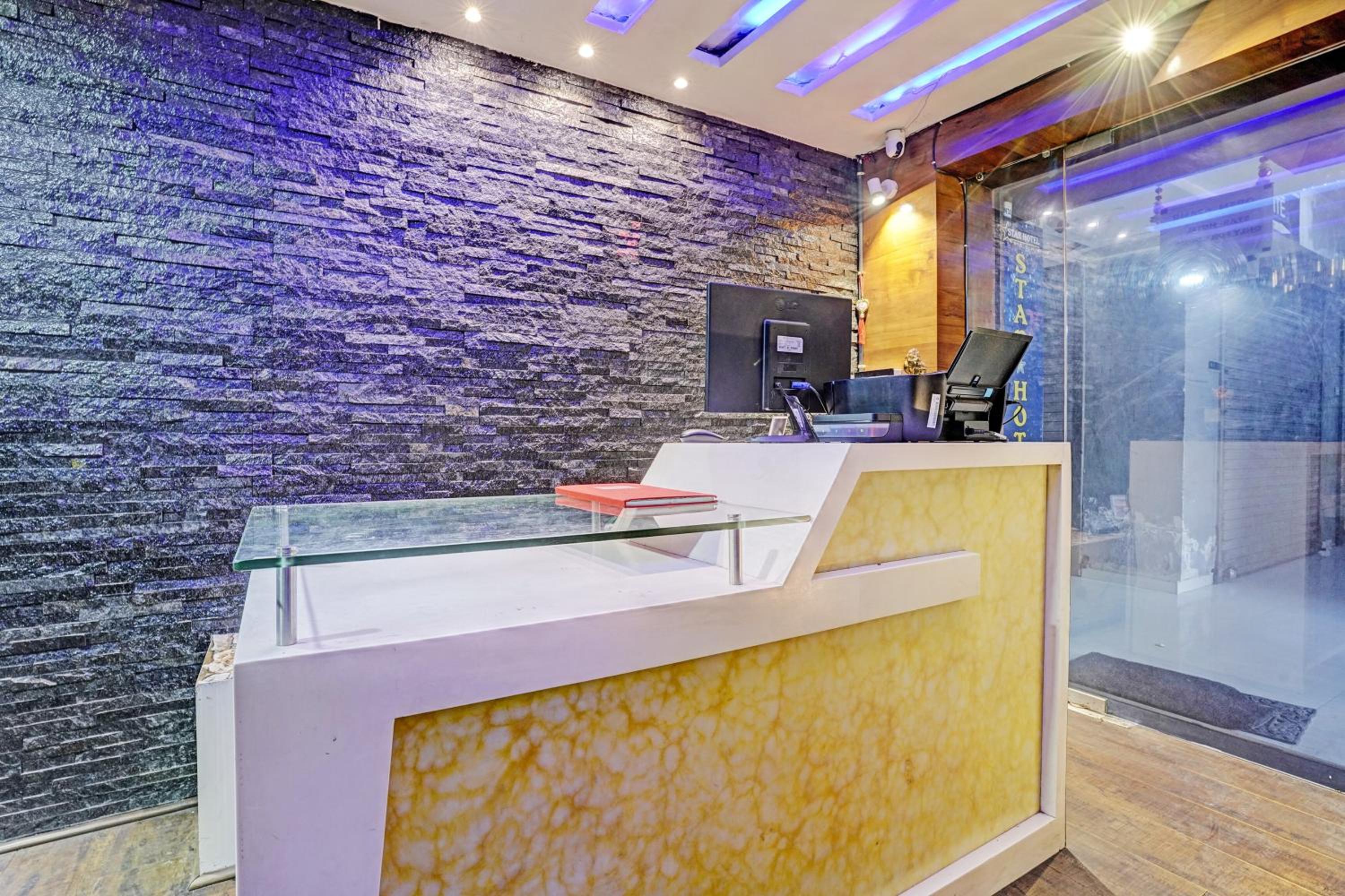 Lobby & Reception