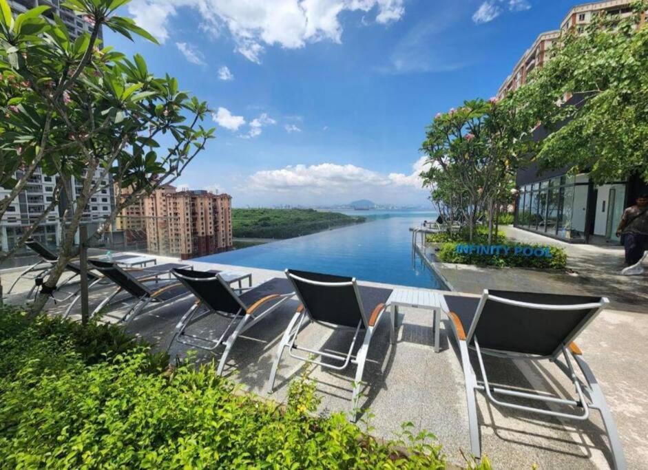 Urban Suites, Best Seaview and Cityview in Town photo 4