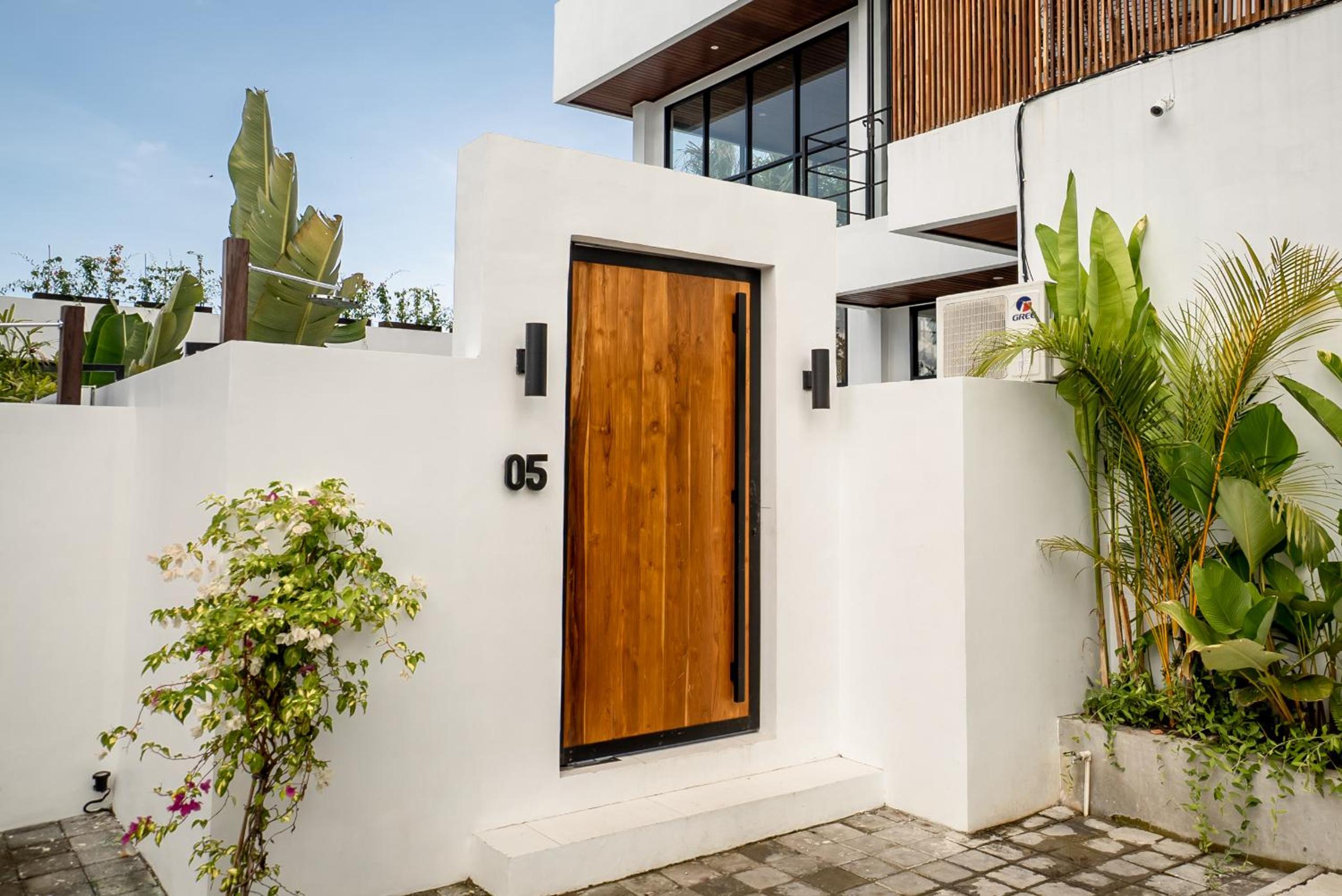 Baliwood Residence Villas by BREIG view 5