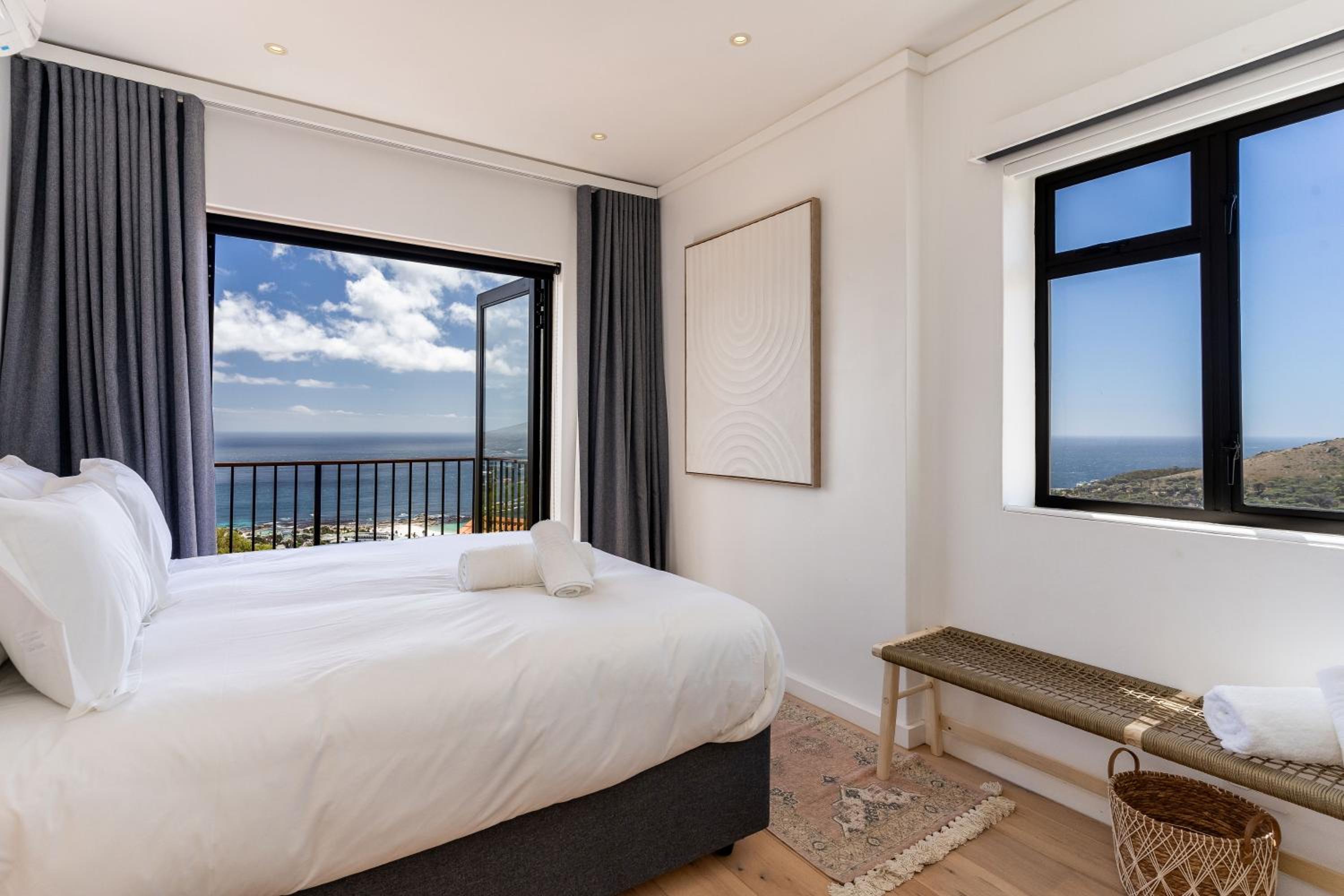 Camps Bay Nest - Townhouse with Ocean Views view 4