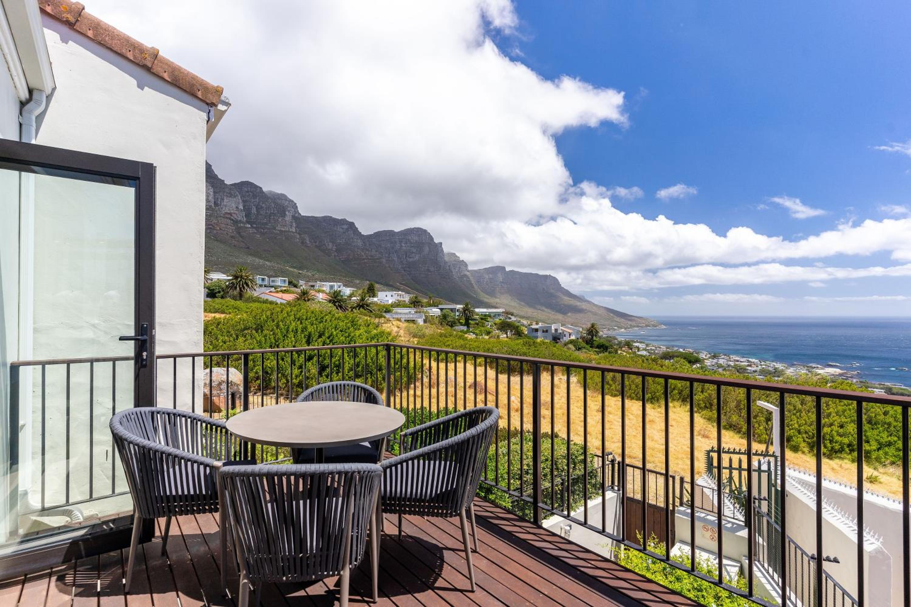 Camps Bay Nest - Townhouse with Ocean Views view 2
