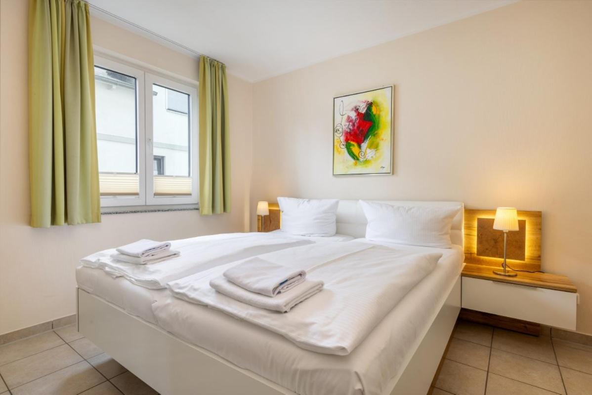 Residenz Margarete mit Balkon und Strandkorb am Strand