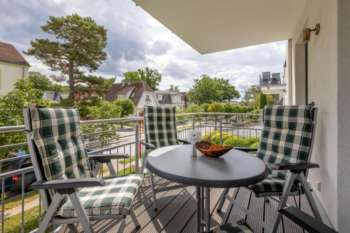 Residenz Margarete mit Balkon und Strandkorb am Strand