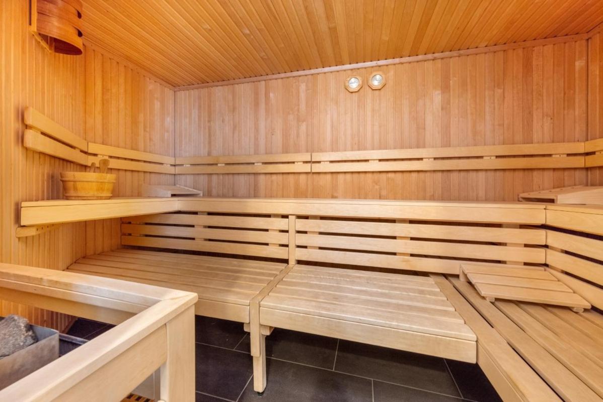 Residenz Margarete mit Balkon und Strandkorb am Strand