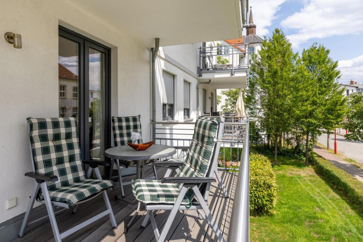 Residenz Margarete mit Balkon und Strandkorb am Strand