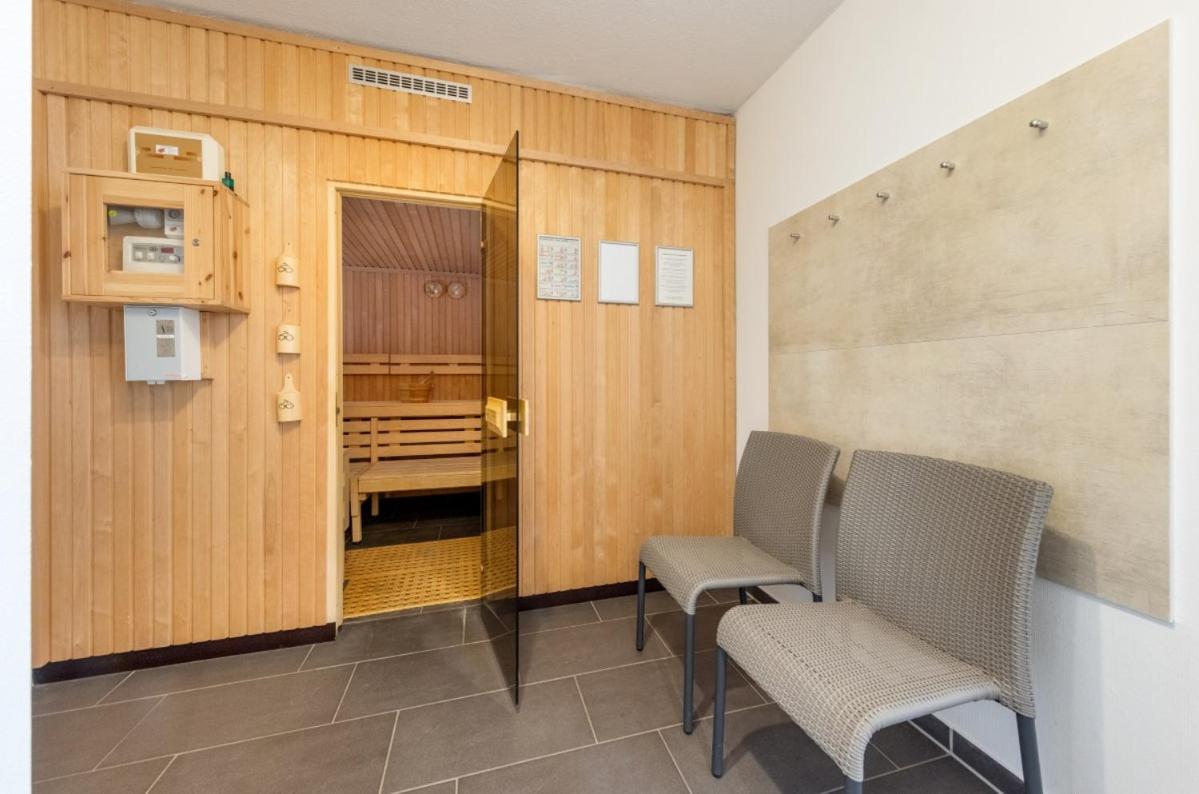 Residenz Margarete mit Balkon und Strandkorb am Strand